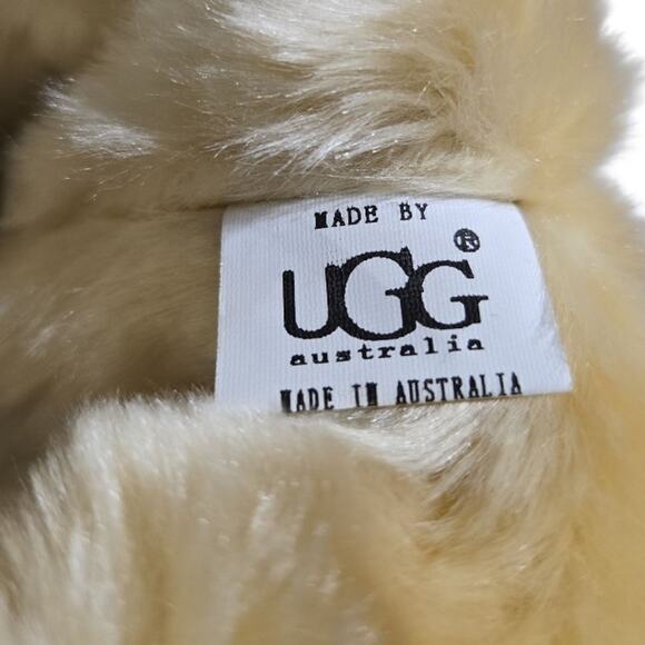 UGG Australia Bailey Button Triplet Boots Chestnut Suede Size 8 Sheepskin NWOT - Picture 8 of 9